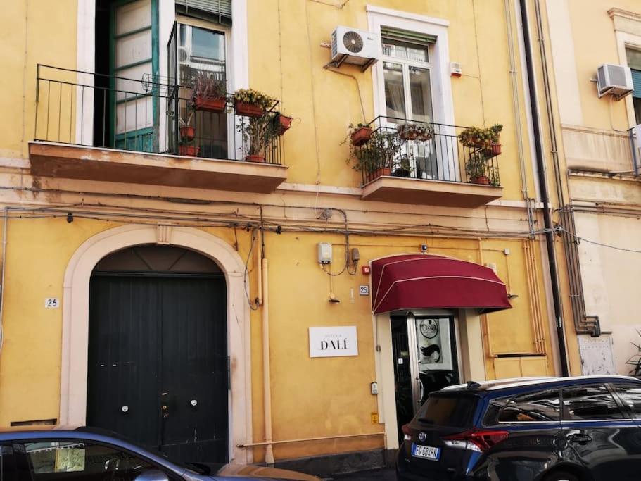 The Trip House - Between The Center And The Sea - Free Wifi And Jacuzzi Catania Exterior photo