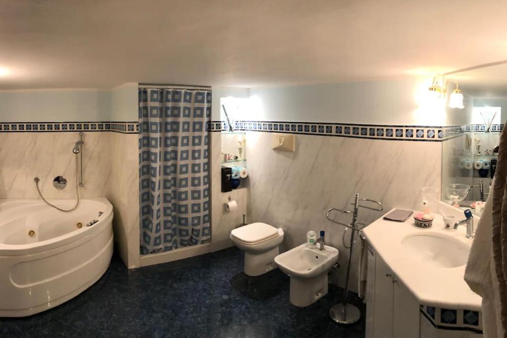 The Trip House - Between The Center And The Sea - Free Wifi And Jacuzzi Catania Exterior photo